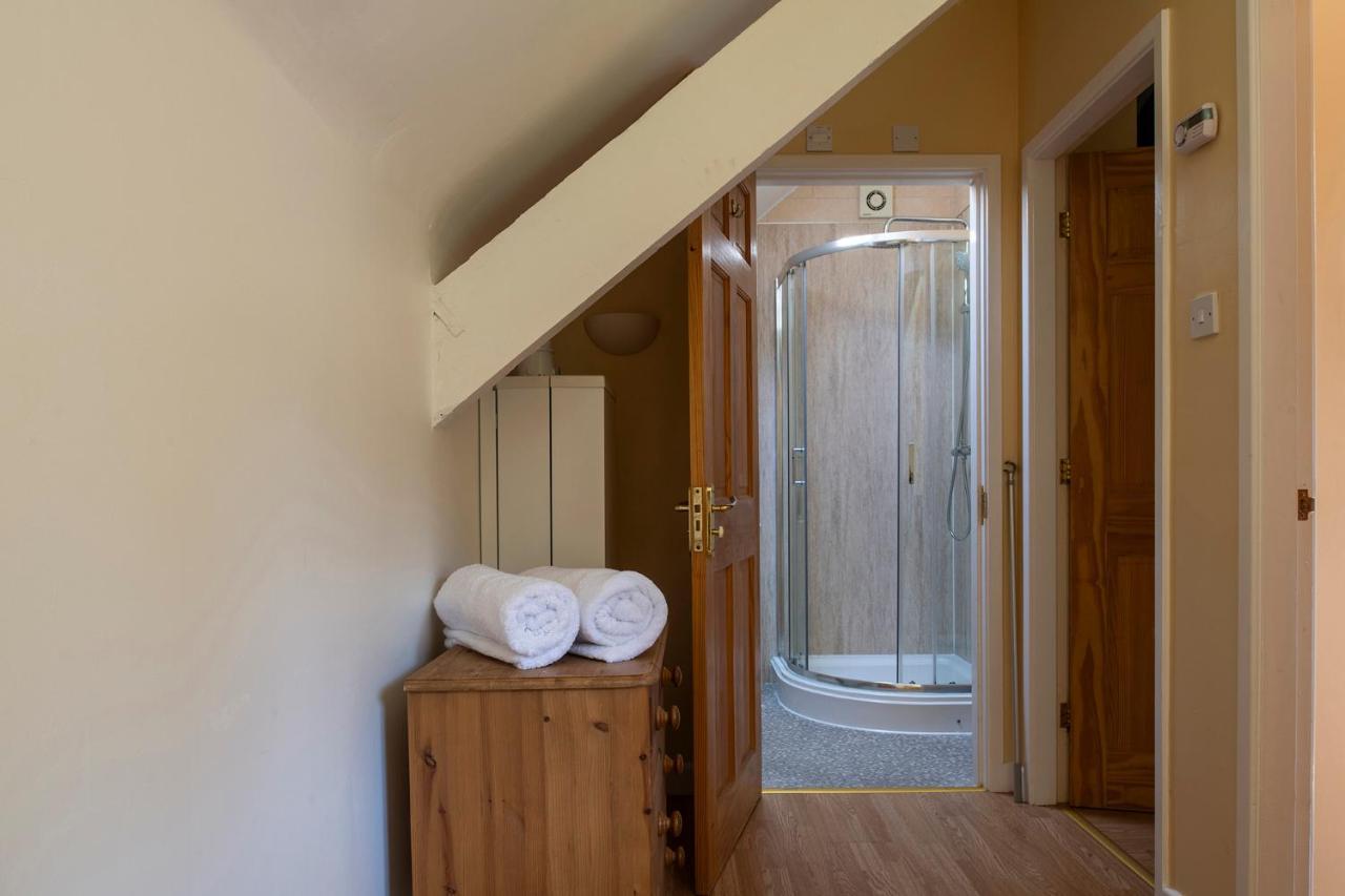 The Coachhouse - Cottage With Private Hot Tub Colwyn Bay Exterior foto